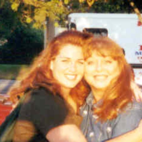 Meet your Poshers - CaliDoKi - Picture 3 of 5